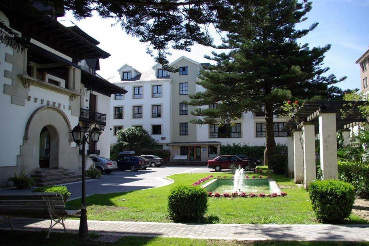 Palacio Arias Navia Buitenkant foto