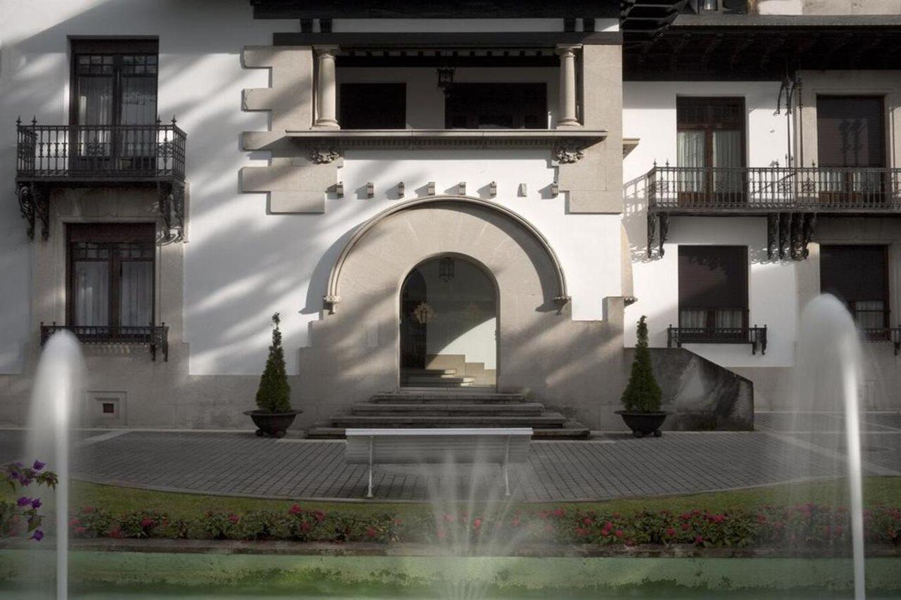 Palacio Arias Navia Buitenkant foto