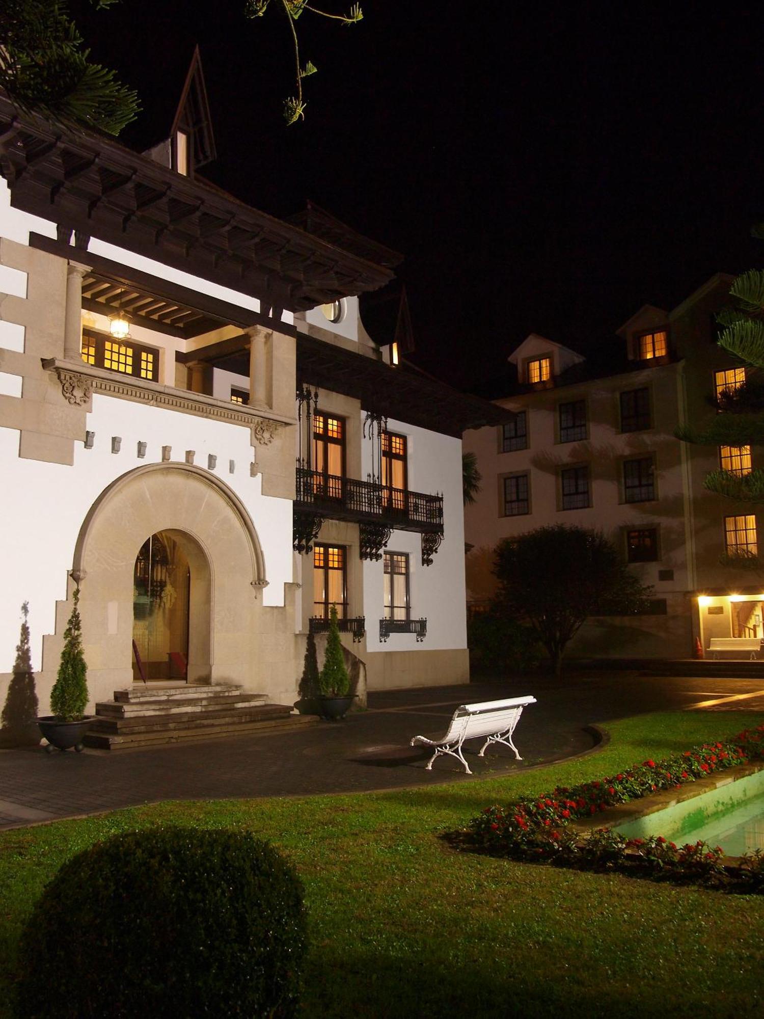 Palacio Arias Navia Buitenkant foto