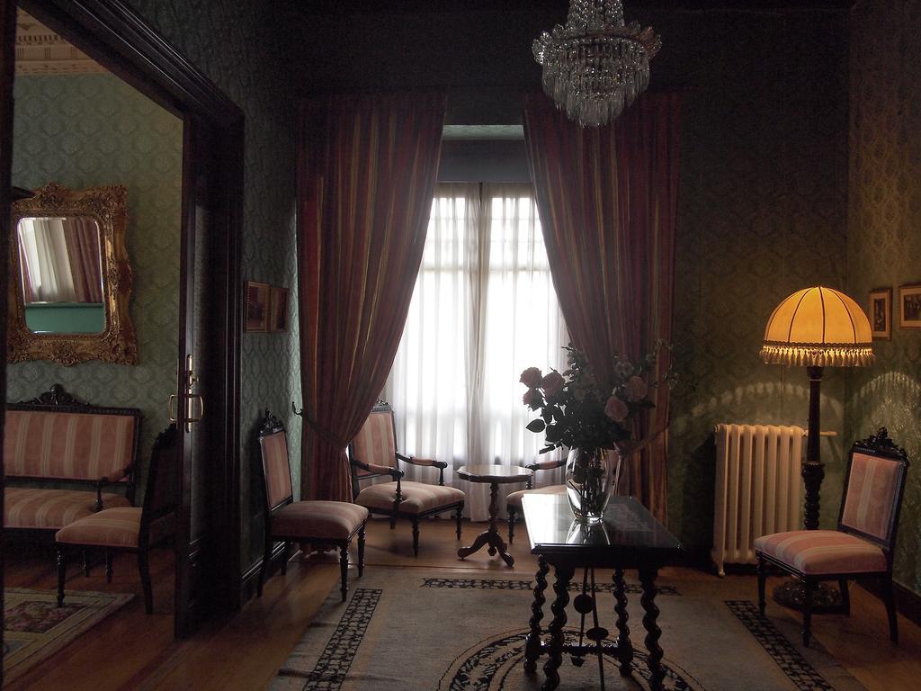 Palacio Arias Navia Buitenkant foto