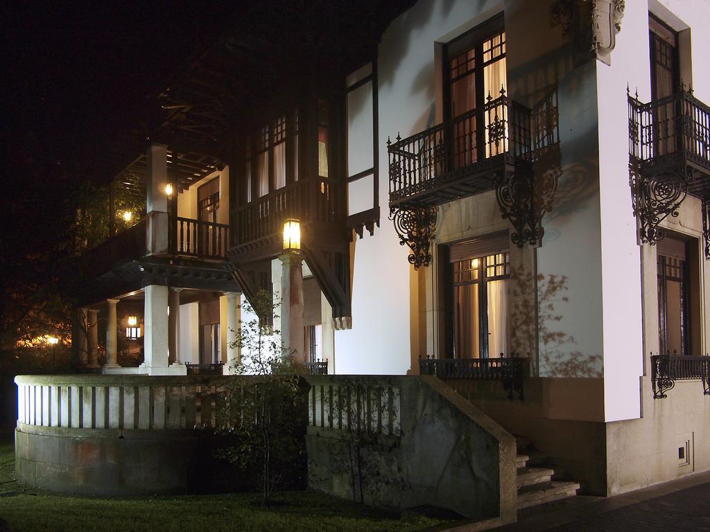 Palacio Arias Navia Buitenkant foto