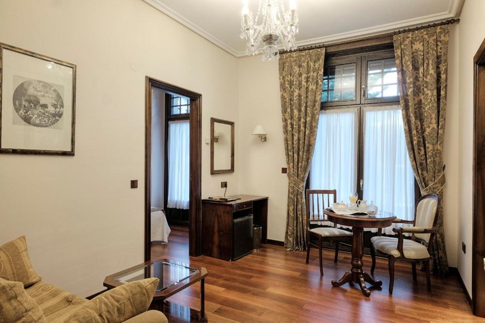Palacio Arias Navia Buitenkant foto