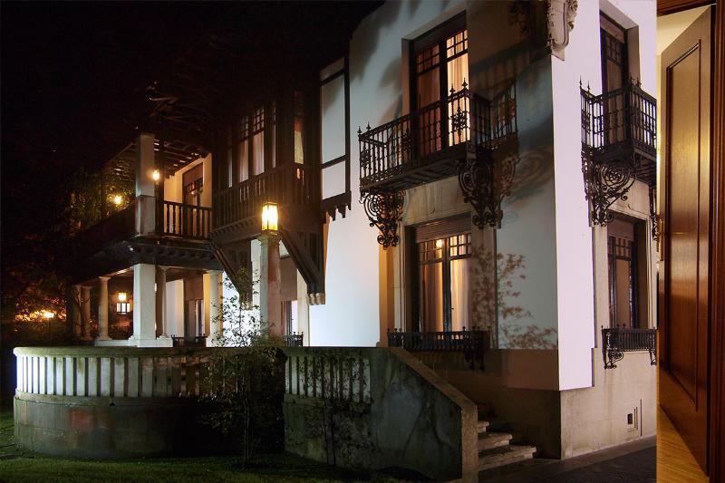 Palacio Arias Navia Buitenkant foto