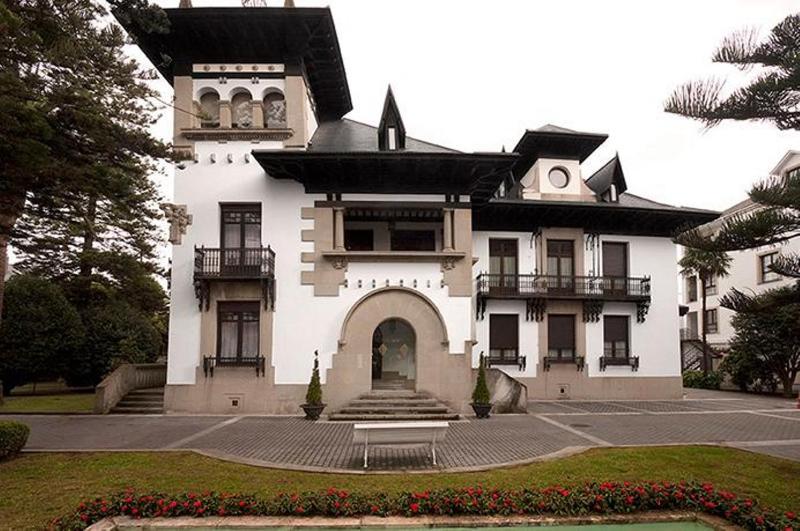 Palacio Arias Navia Buitenkant foto