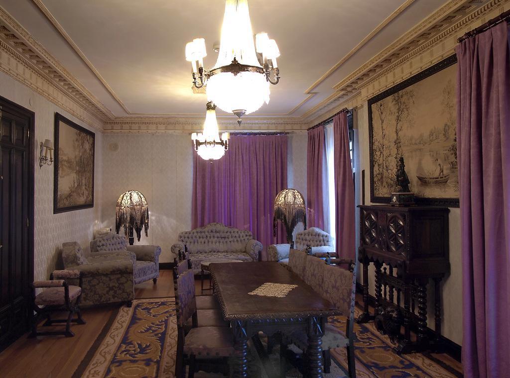 Palacio Arias Navia Buitenkant foto